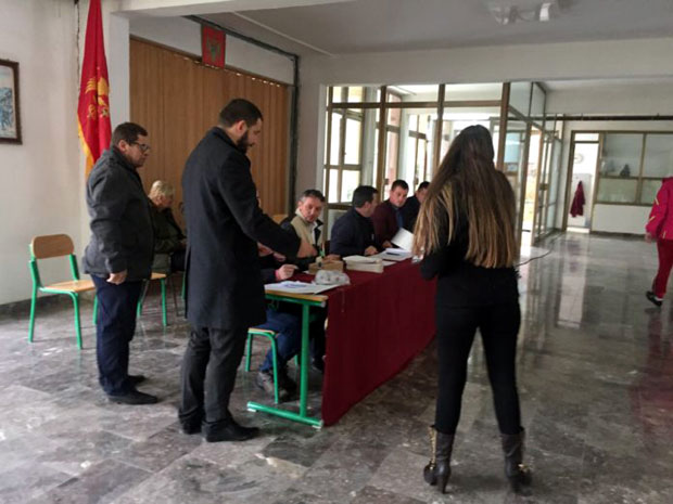 Опозиција „провалила“ у штаб владајуће странке